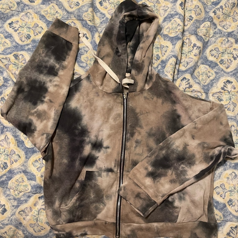 Crop top never worn but does not have tags